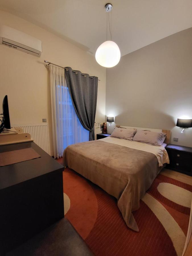 Cozy Apartment In Front Of The Park Athens Exterior photo