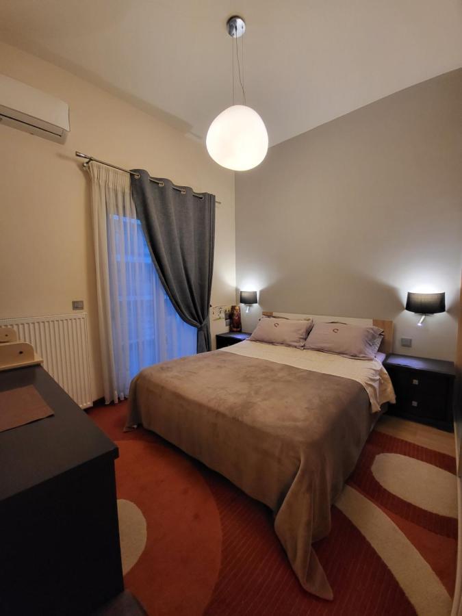 Cozy Apartment In Front Of The Park Athens Exterior photo